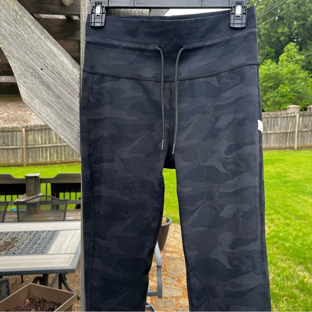 Vuori Daily Legging - Black Camo women’s S - Picture 9 of 10